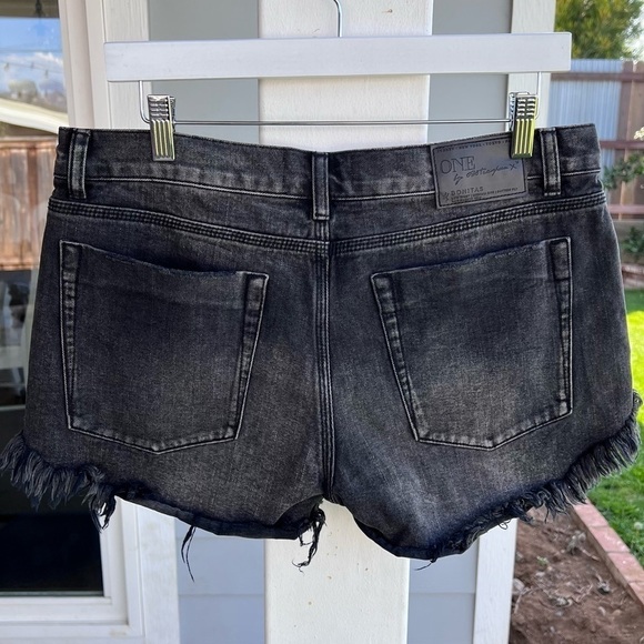 One Teaspoon Bonitas Distressed Denim Cut-Off Shorts Size 29 Frayed Button Fly - Picture 4 of 10